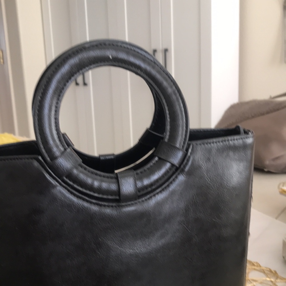 Gucci Black Leather Circle-Handle Tote - Picture 4 of 12